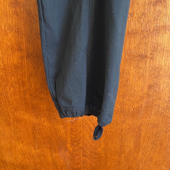 Columbia Omni shield hiking pants. Size 4. Black - Picture 4 of 7